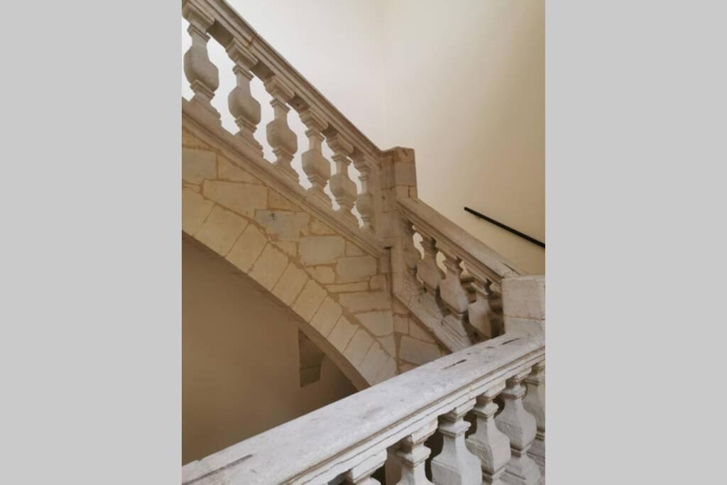 Uzes A Pied, Appartement Dans Cadre D'Exception Exterior foto